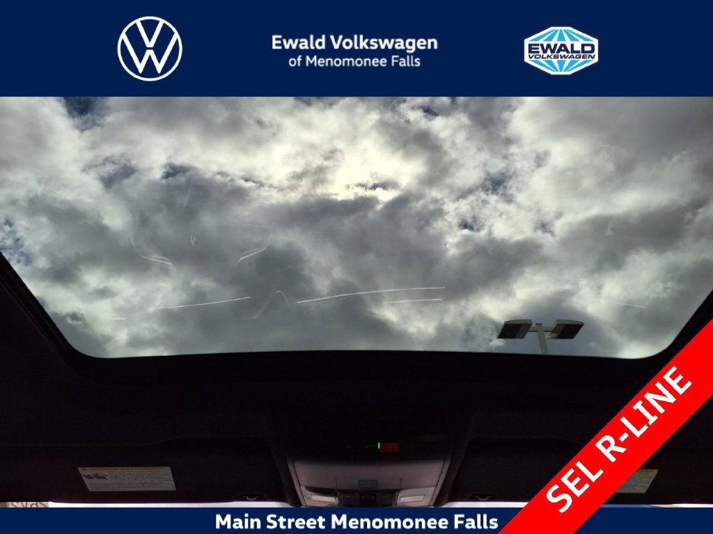 Used 2024 Volkswagen Tiguan SEL R-Line AWD/4WD image 25