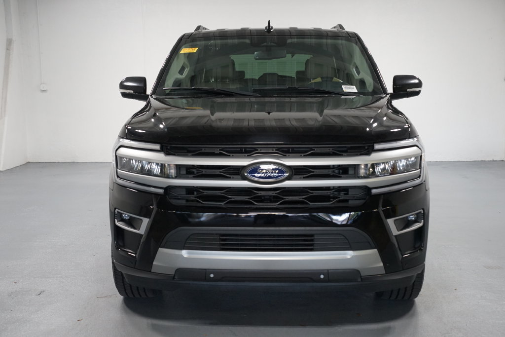 Used 2023 Ford Expedition XLT RWD image 2