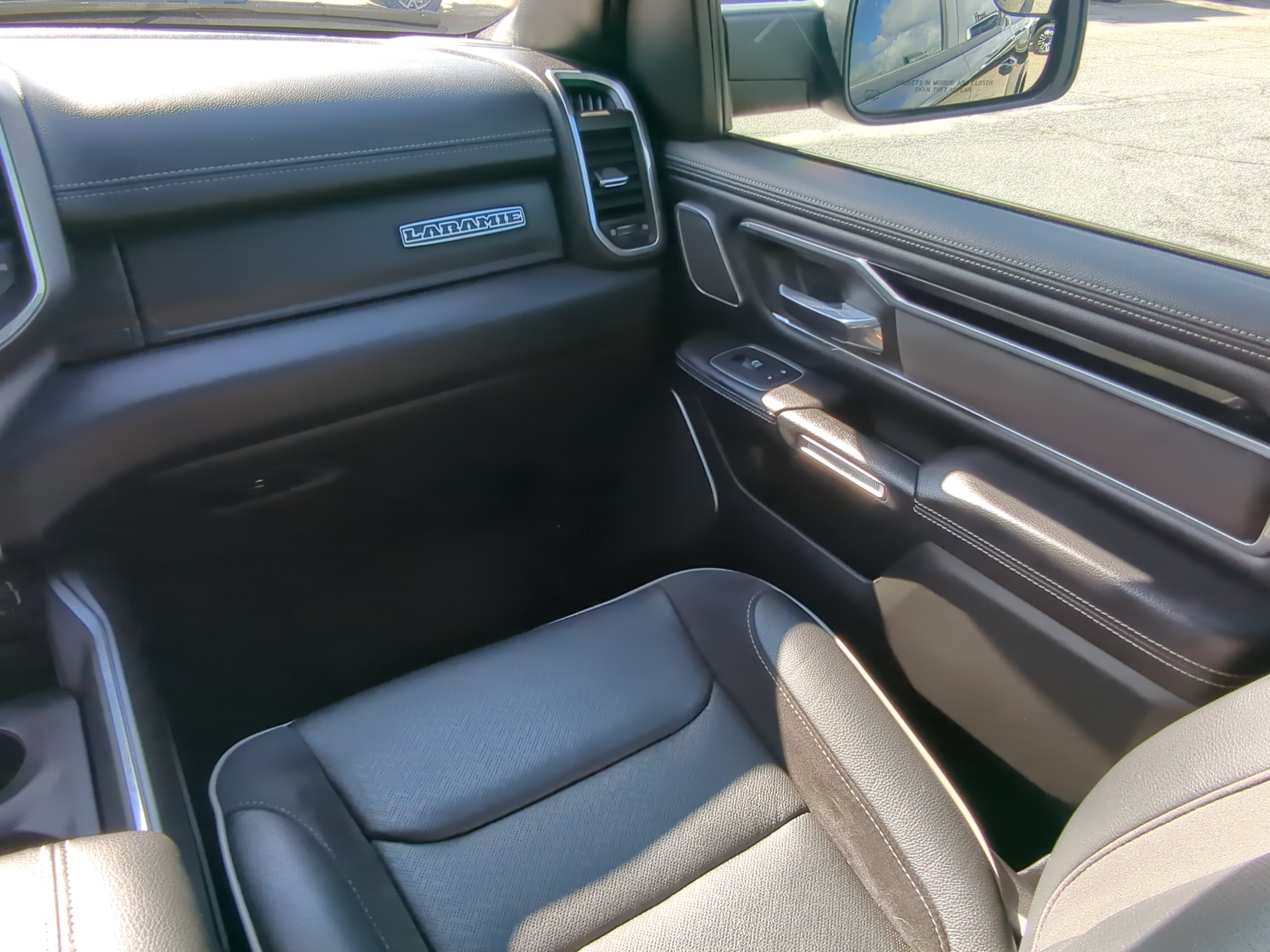 Used 2022 RAM 1500 Laramie AWD/4WD image 15