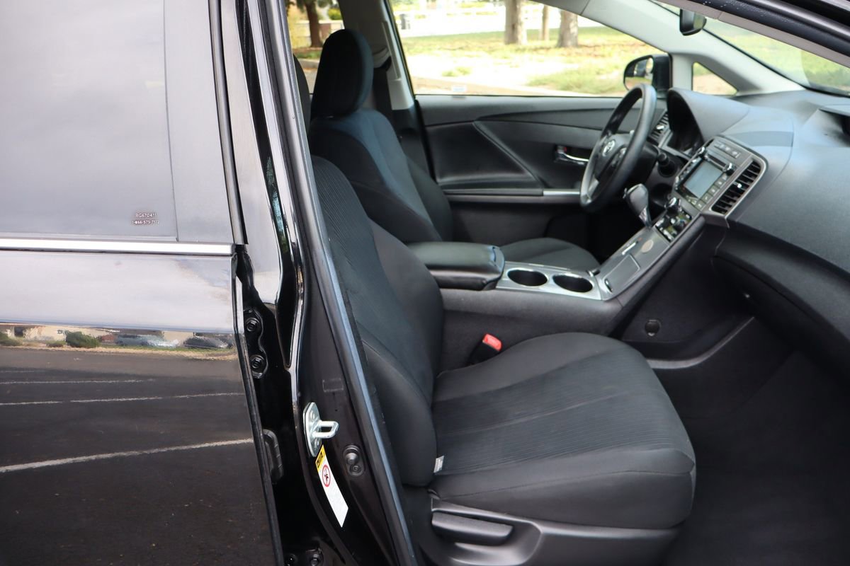 Used 2015 Toyota Venza LE image 22
