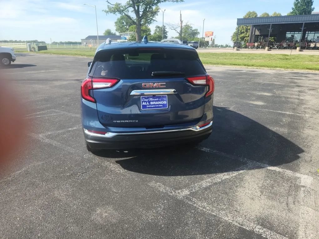 Used 2024 GMC Terrain SLT w/ LPO, Floor Liner Package FWD image 5