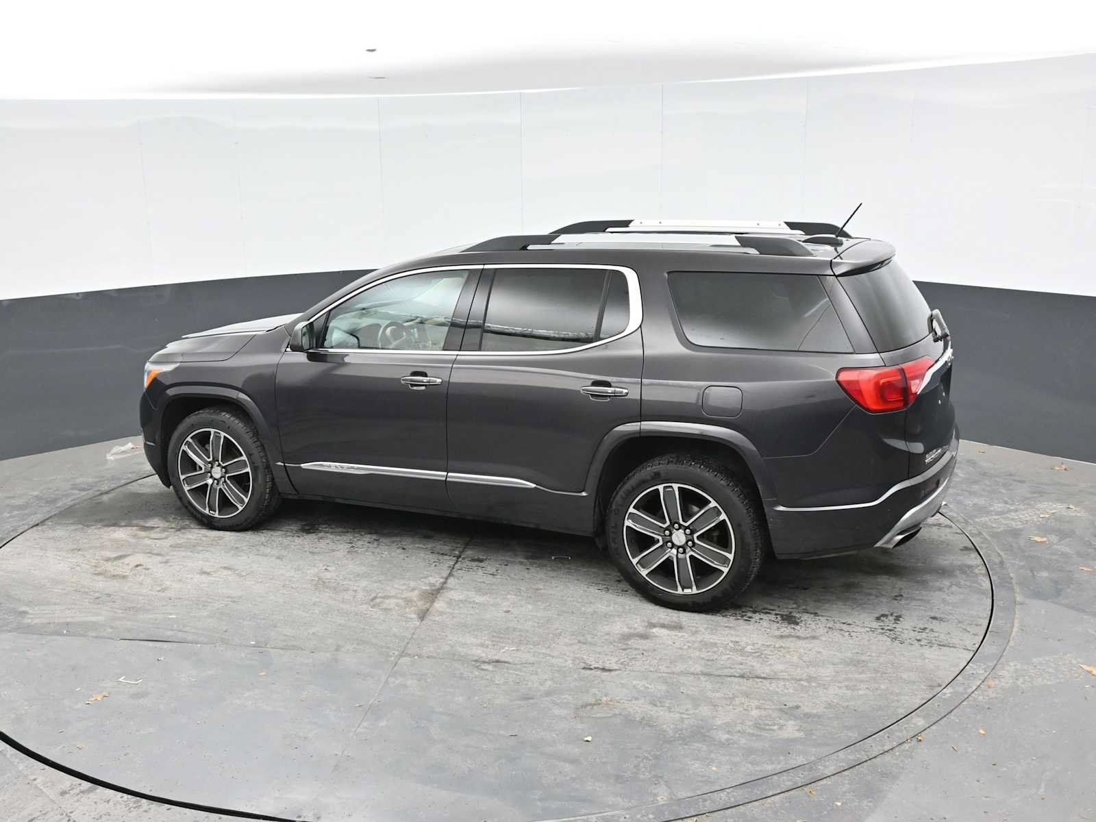 Used 2017 GMC Acadia Denali w/ Technology Package AWD/4WD image 13