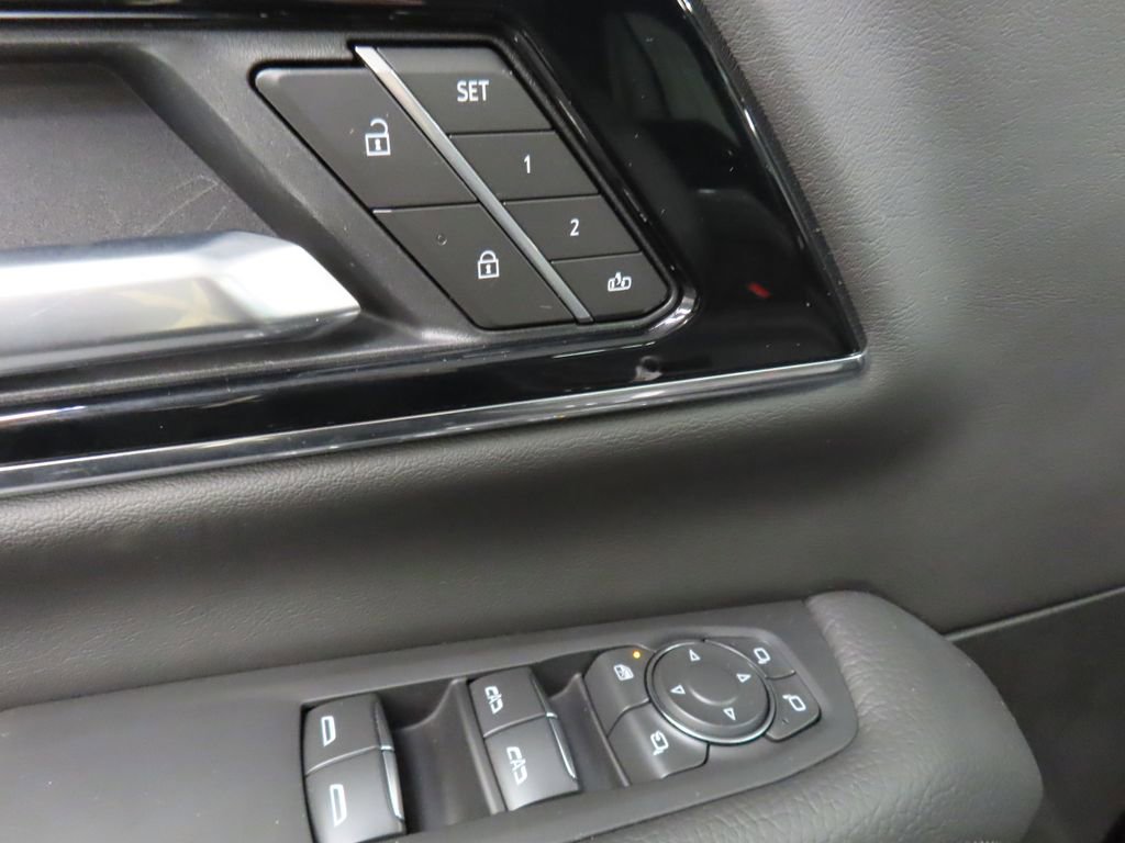 Used 2025 GMC Yukon Denali w/ Sun & Power Step Package image 57