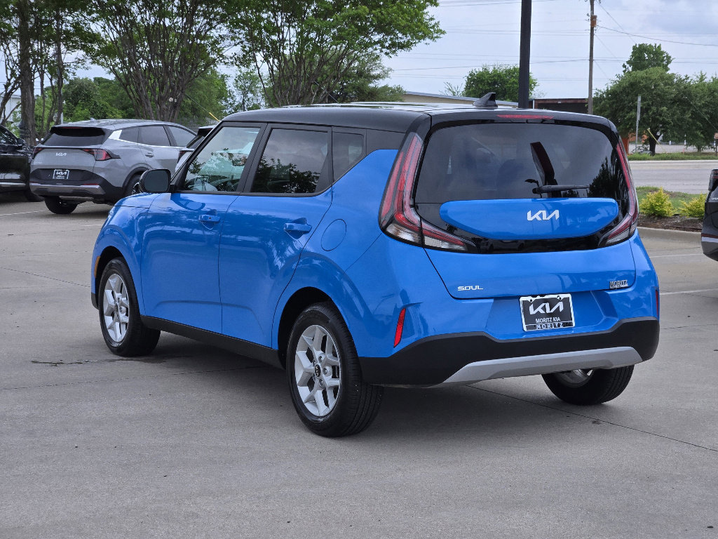 Certified 2025 Kia Soul S image 3
