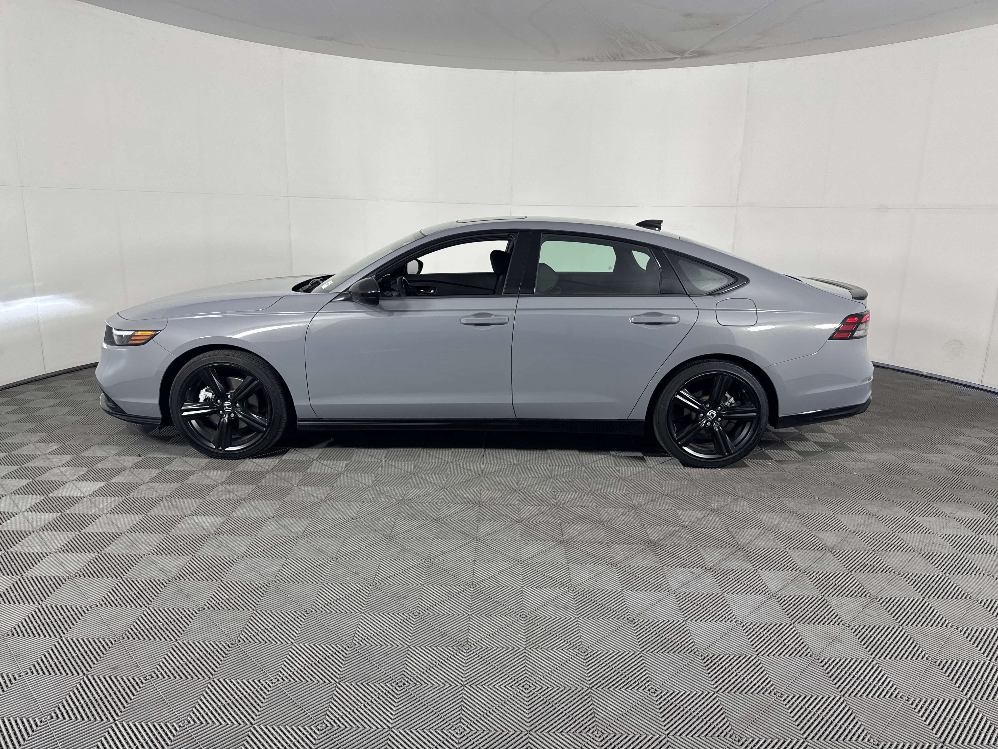 Certified 2023 Honda Accord Sport image 9