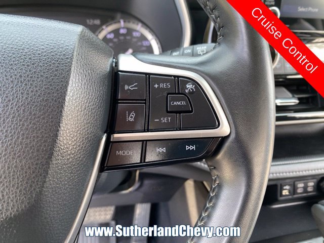 Used 2022 Toyota Highlander XLE AWD/4WD image 22