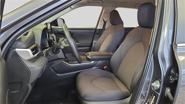 Used 2023 Toyota Highlander L image 11