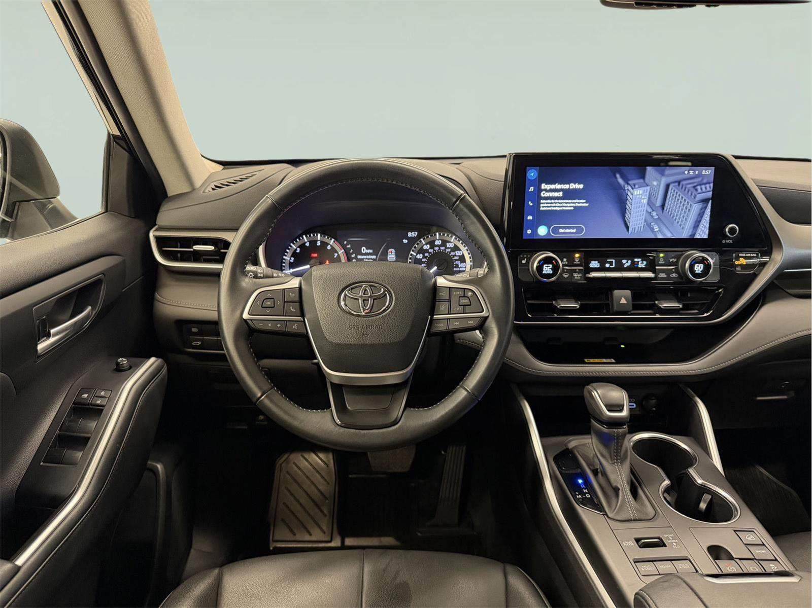 Used 2023 Toyota Highlander XLE AWD/4WD image 32