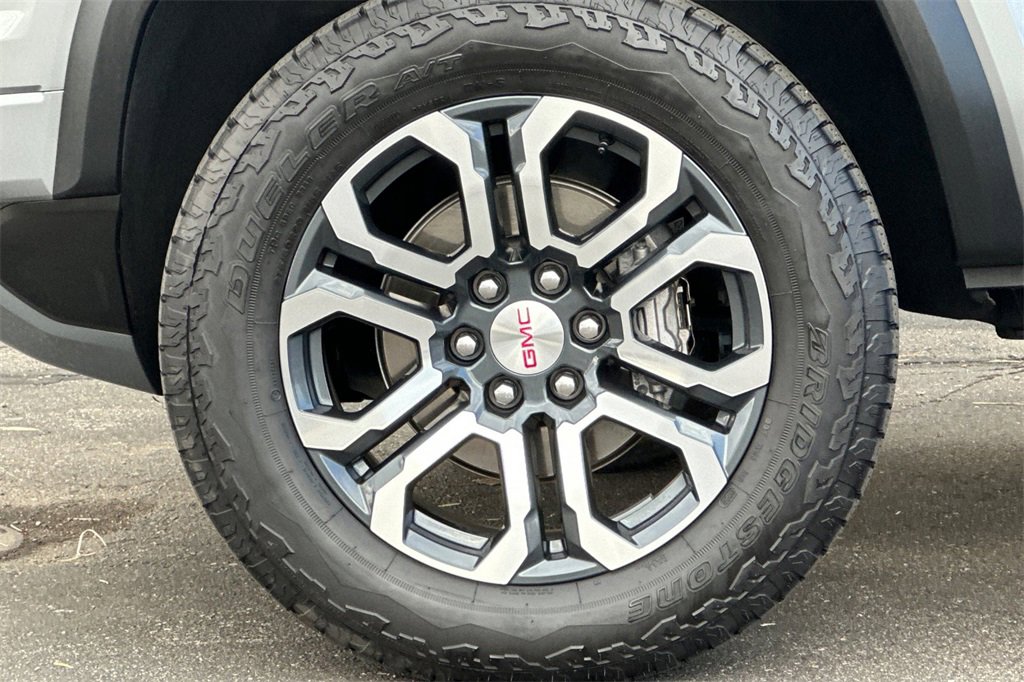 Used 2024 GMC Canyon AT4 w/ AT4 Premium Package image 28