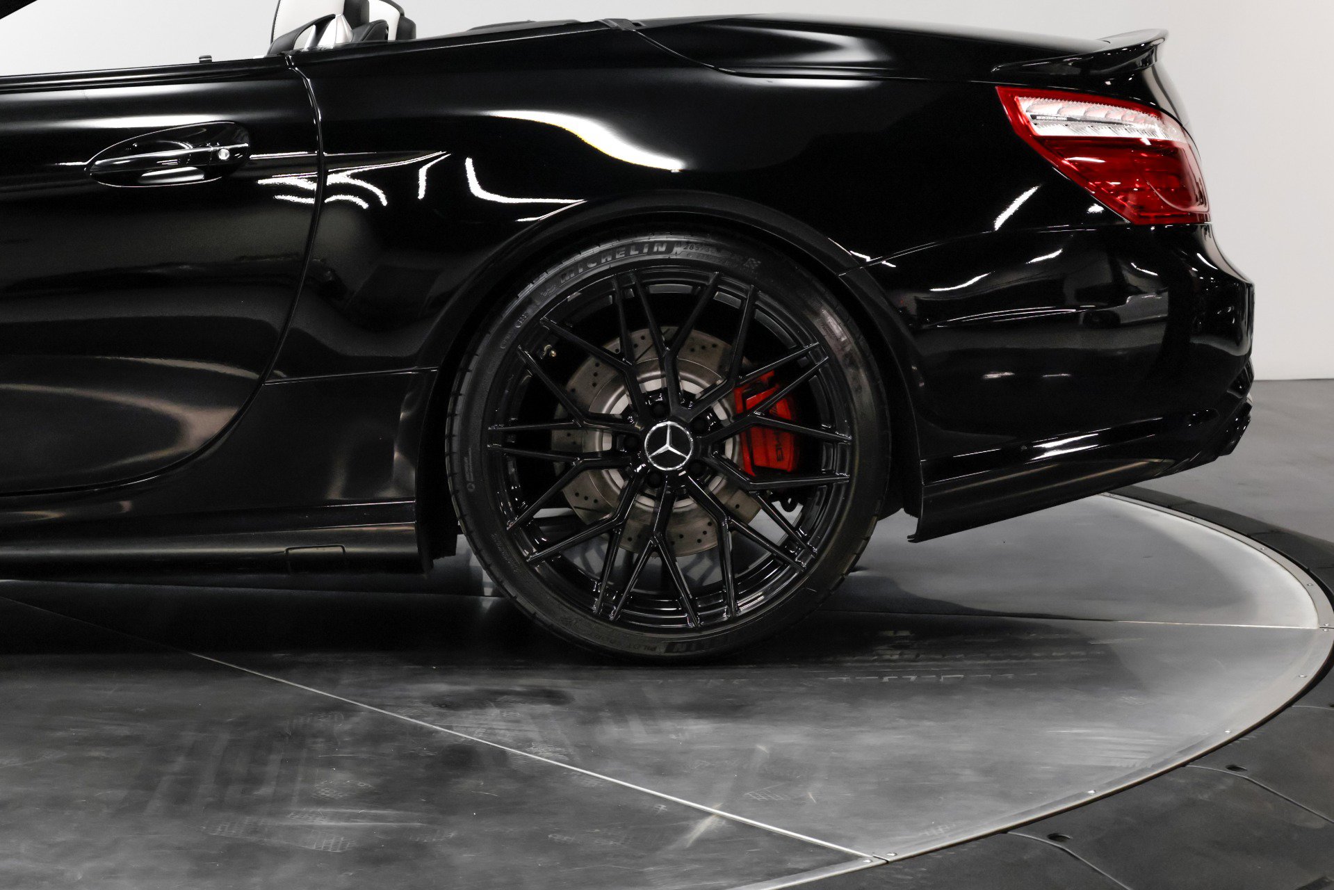 Used 2015 Mercedes-Benz SL 63 AMG w/ Driver Assistance Package image 21