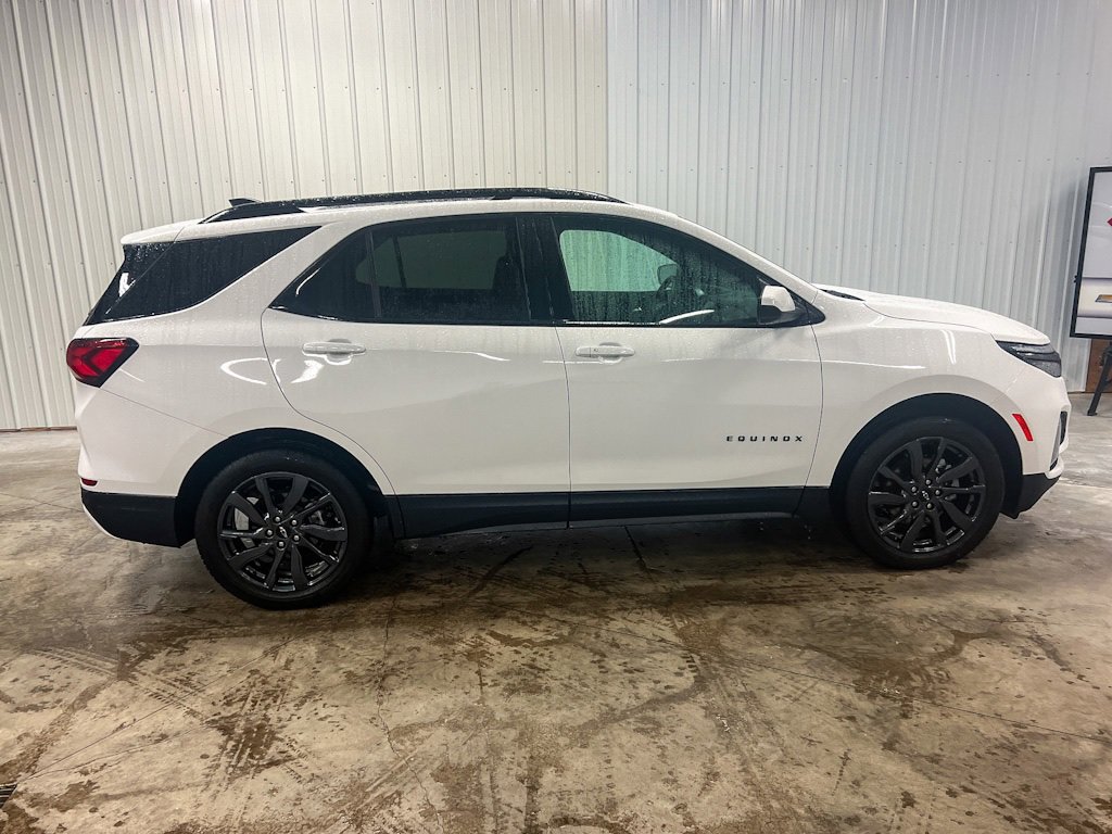 Used 2023 Chevrolet Equinox RS image 2