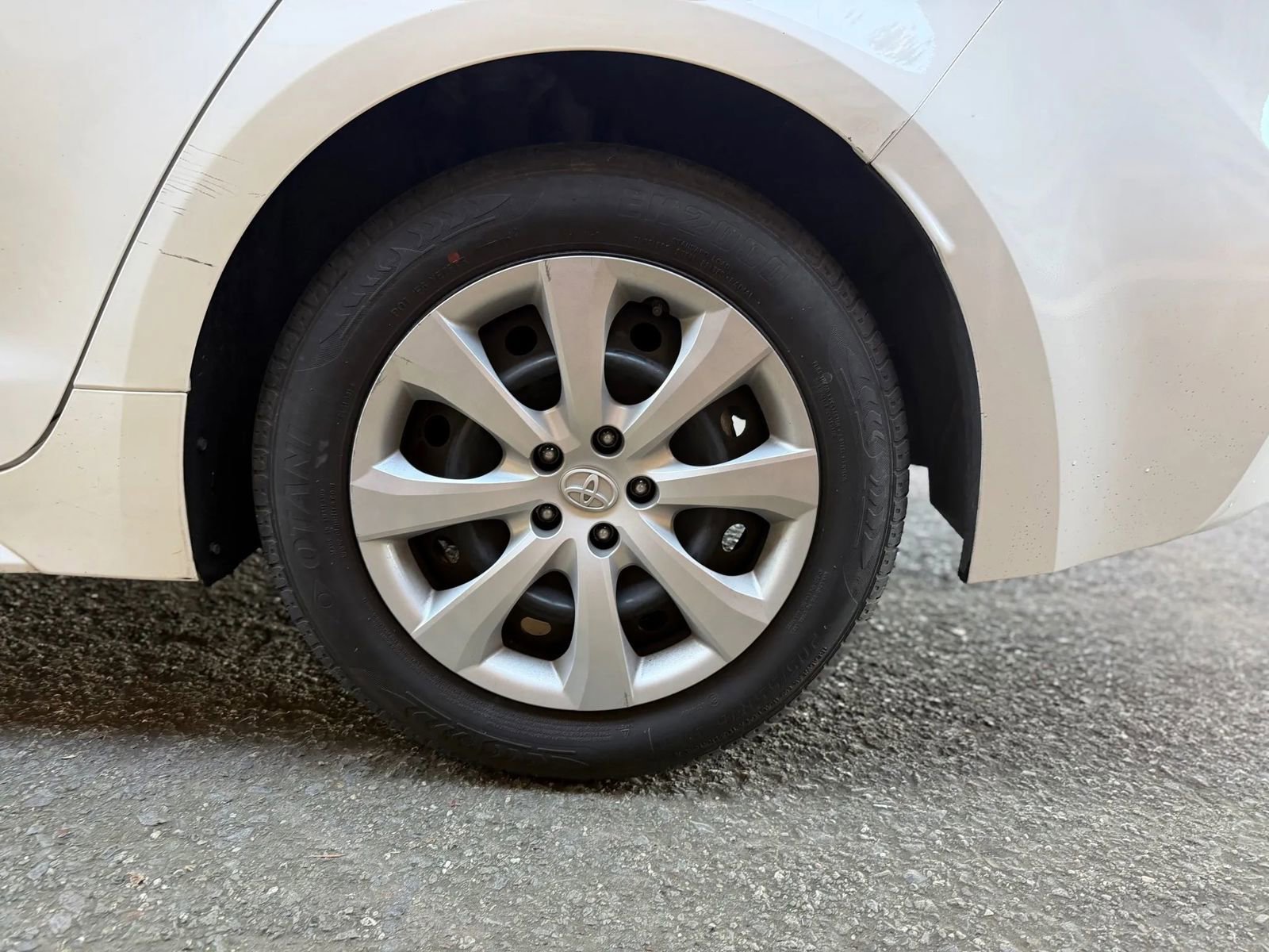 Used 2020 Toyota Corolla LE image 38