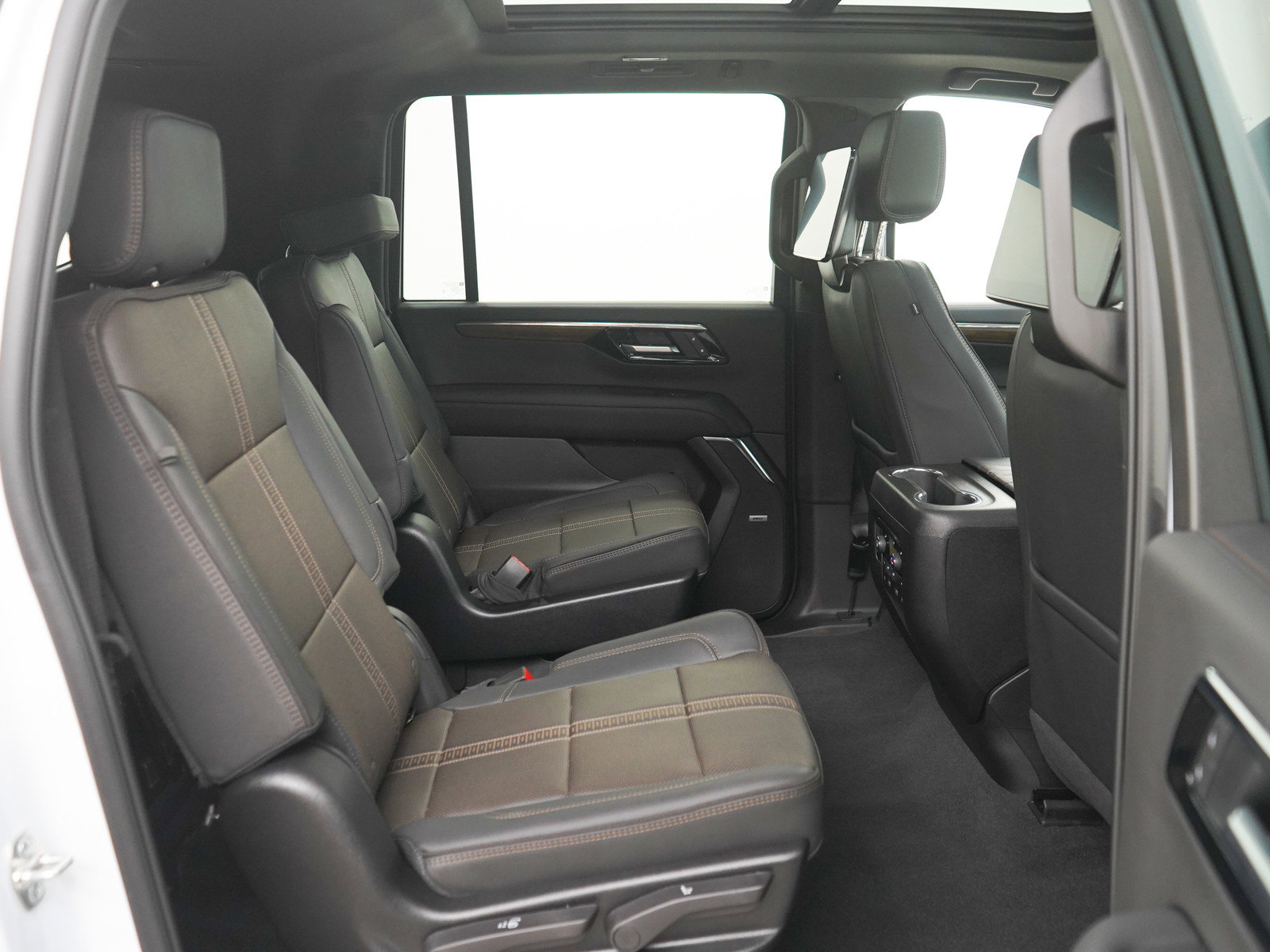 Used 2026 Chevrolet Suburban High Country AWD/4WD image 12