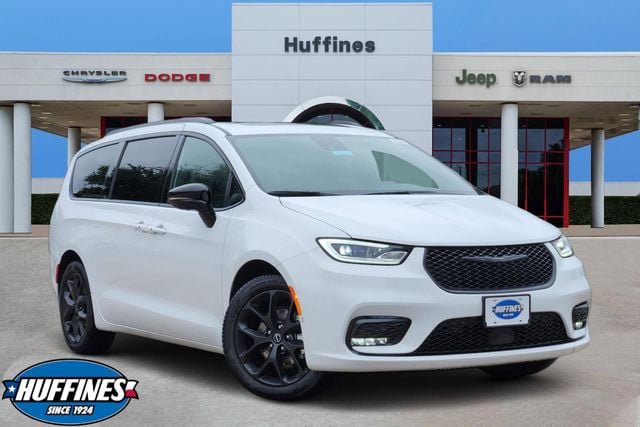 New 2026 Chrysler Pacifica Limited