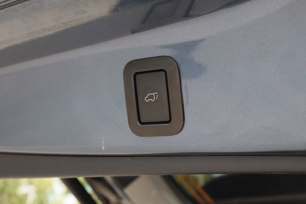 Used 2019 Toyota Highlander XLE FWD image 27