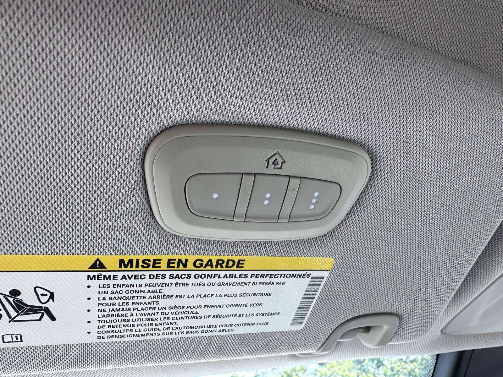 Used 2017 Chrysler Pacifica Touring-L FWD image 28