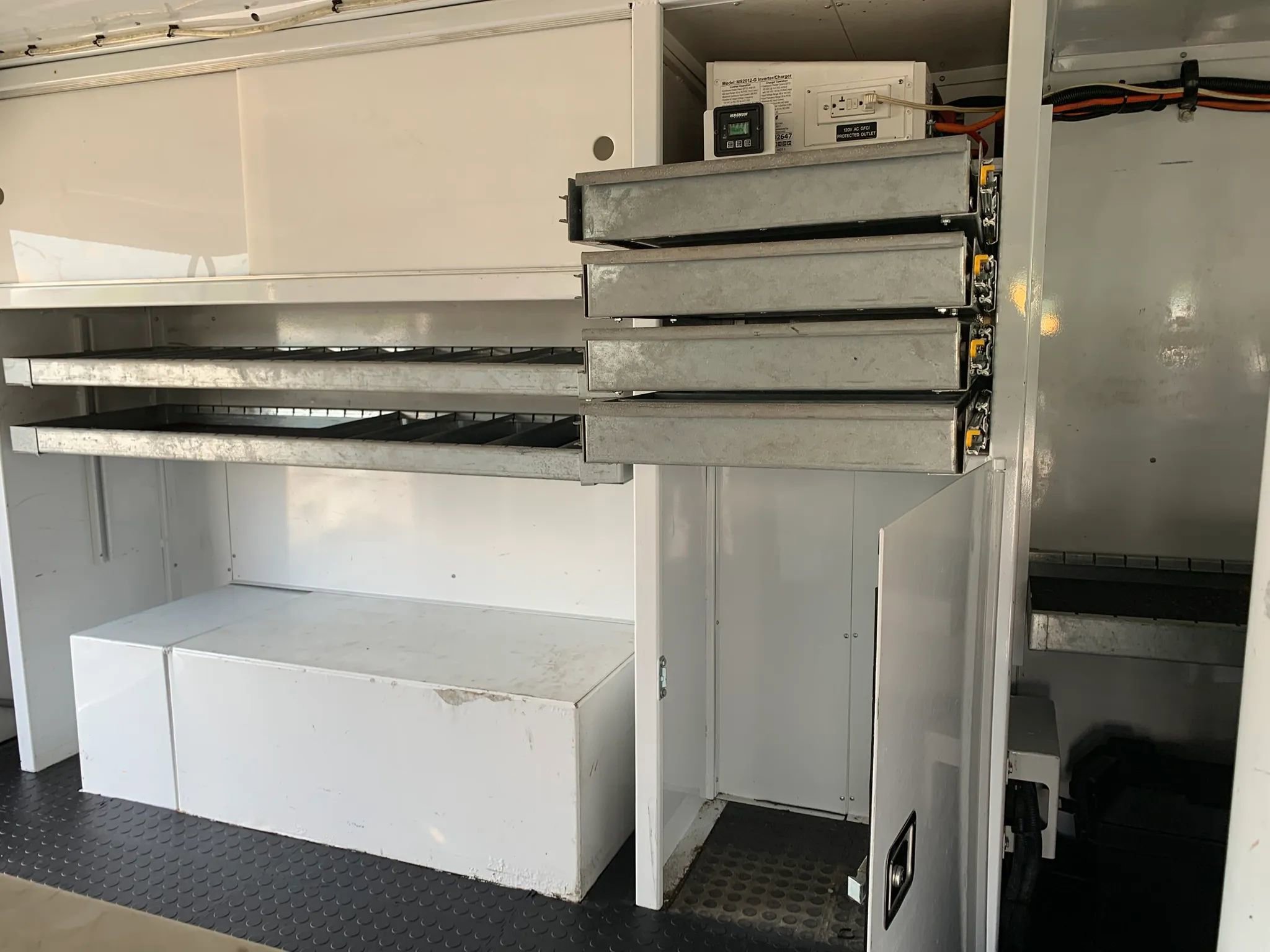 Used 2018 Ford E-350 and Econoline 350 Super Duty RWD image 27