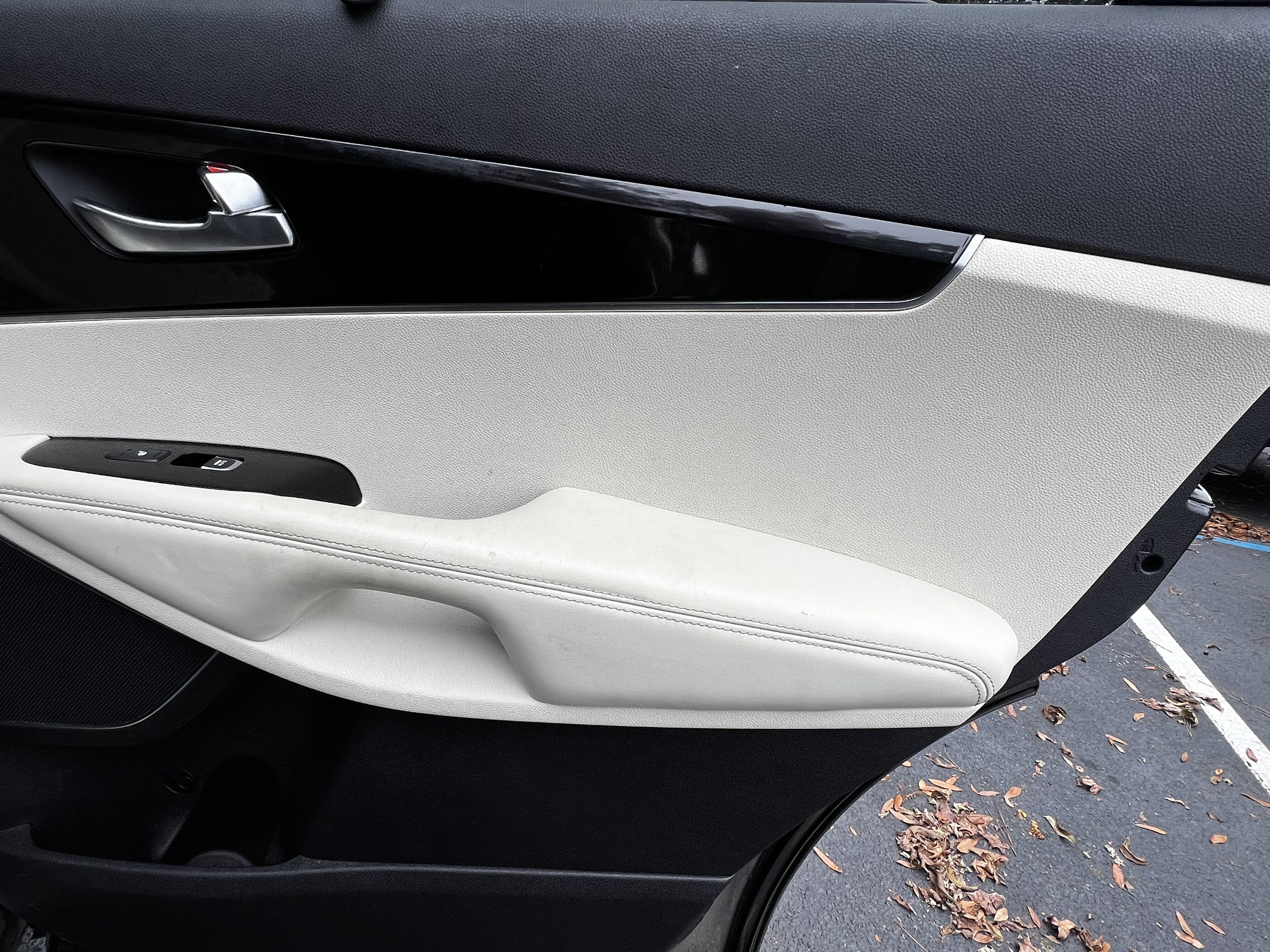 Used 2018 Kia Sorento SX image 39