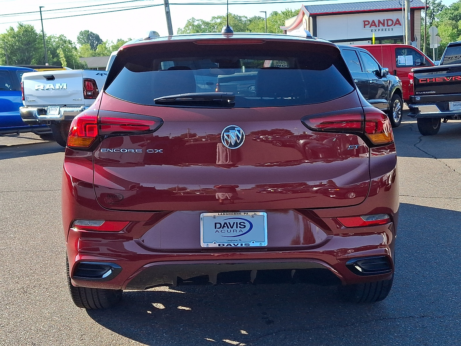 Used 2023 Buick Encore GX Select w/ Sport Touring Package FWD image 5