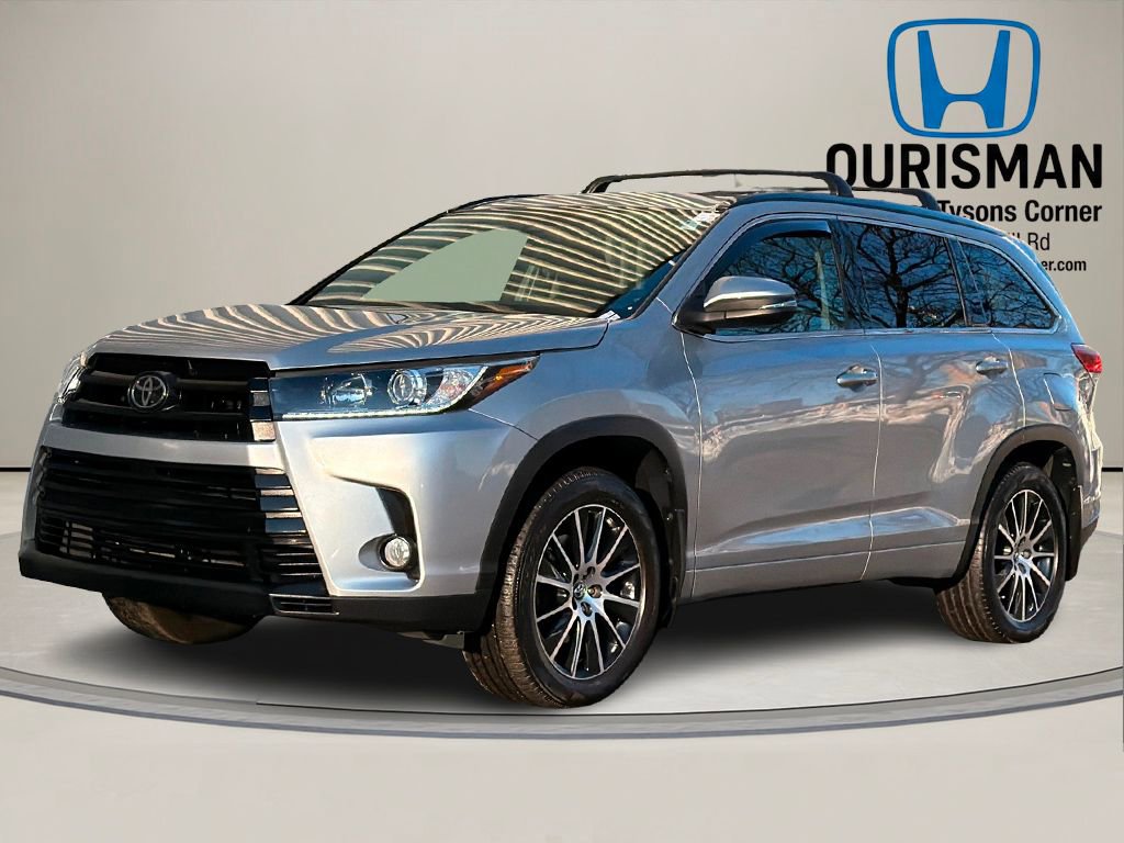 Used 2017 Toyota Highlander SE image 2