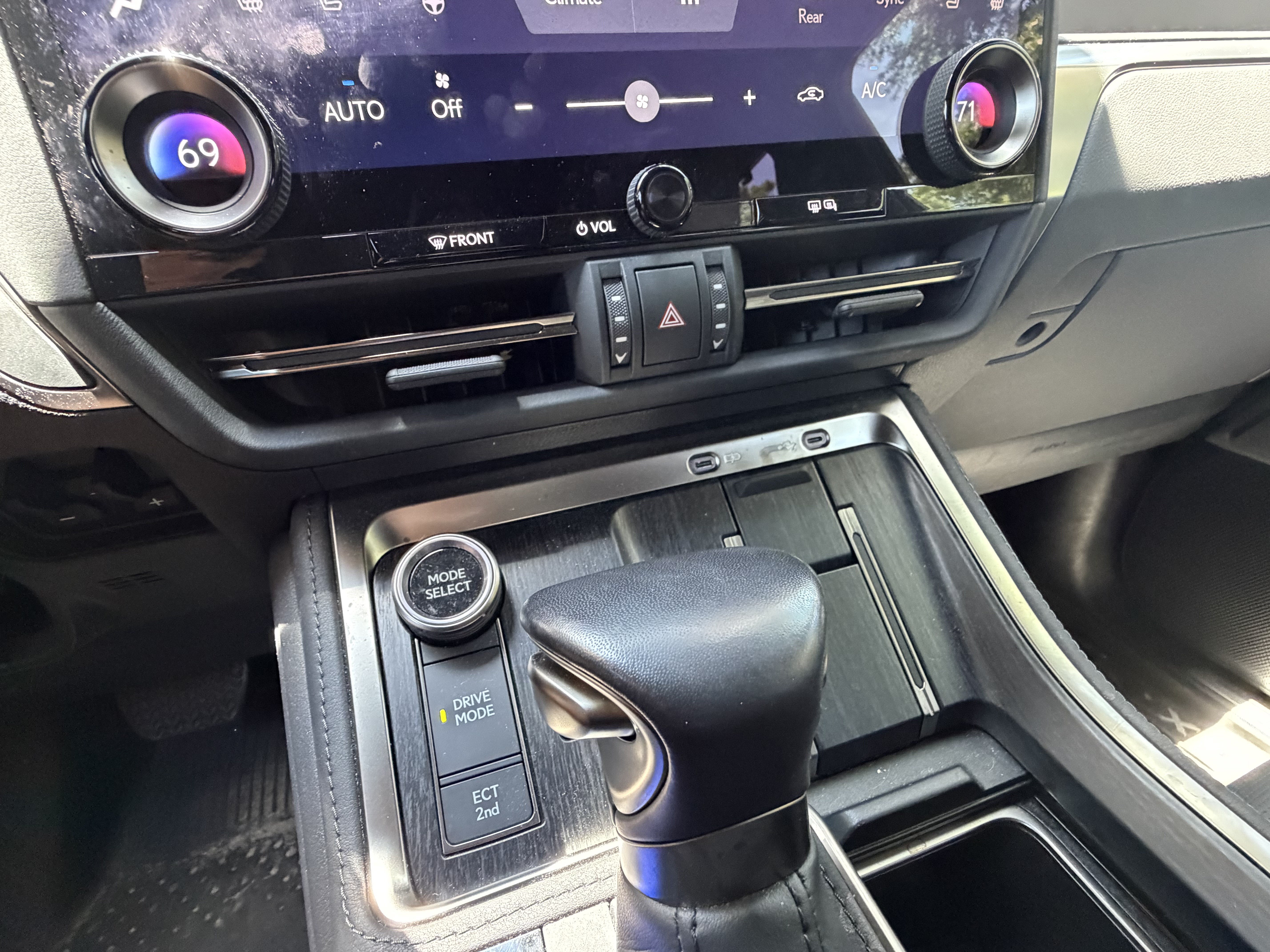 Used 2024 Lexus GX 550 w/ Accessory Package (Z1) AWD/4WD image 27