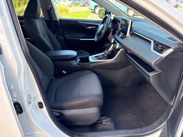 Used 2025 Toyota RAV4 XLE AWD/4WD image 33