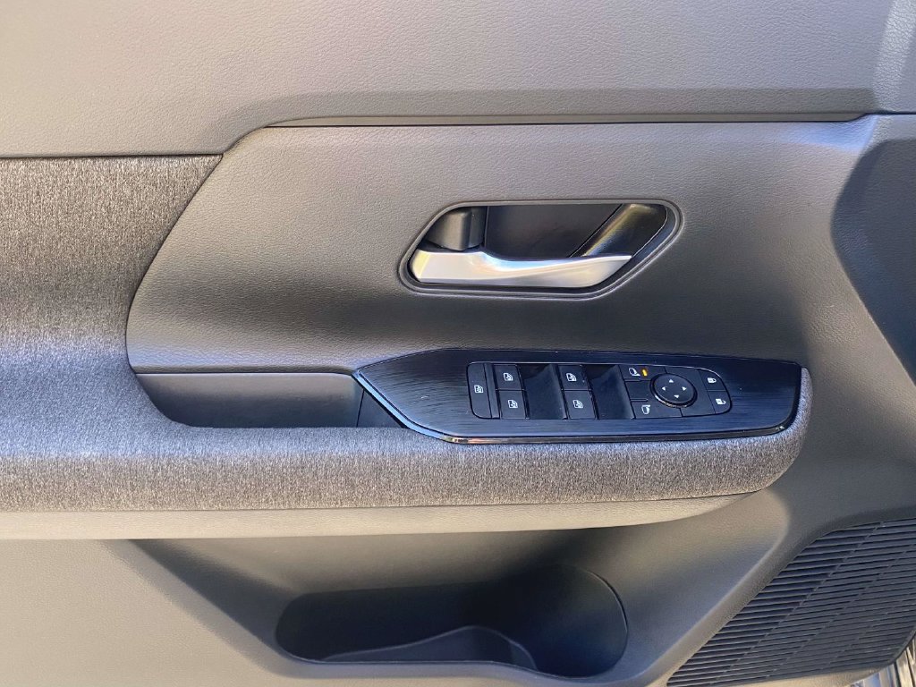 Used 2025 Nissan Kicks SV FWD image 14