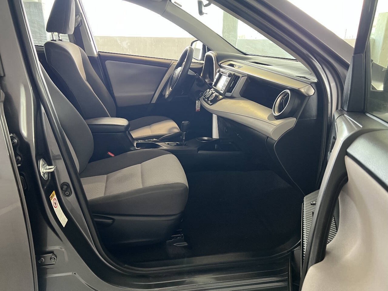 Used 2015 Toyota RAV4 LE AWD/4WD image 20