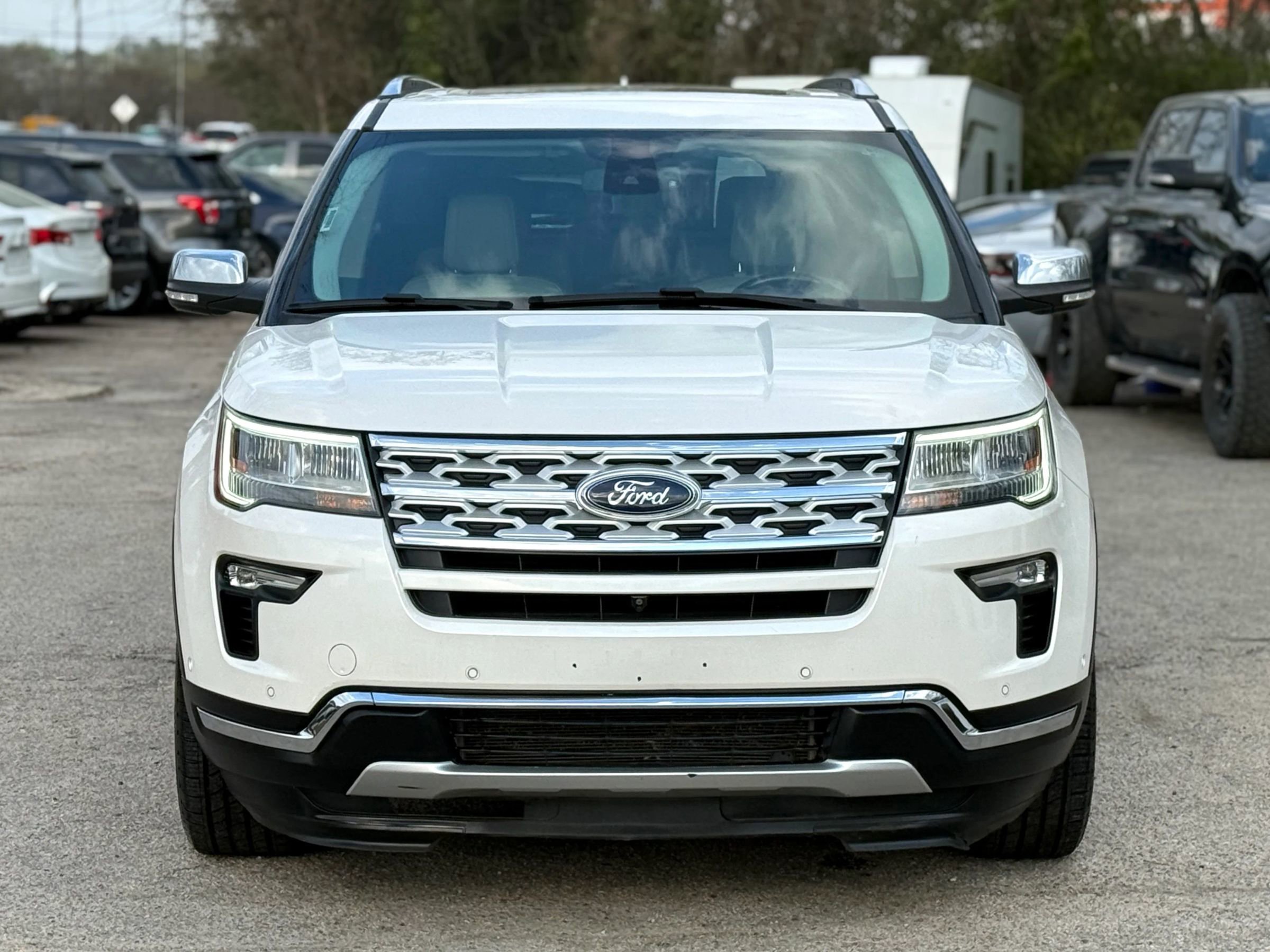 Used 2018 Ford Explorer Platinum image 3