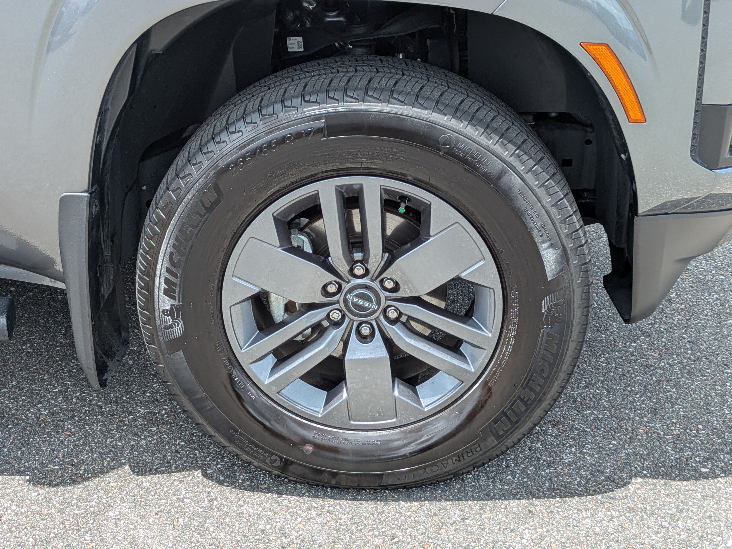 Certified 2025 Nissan Frontier SV AWD/4WD image 11