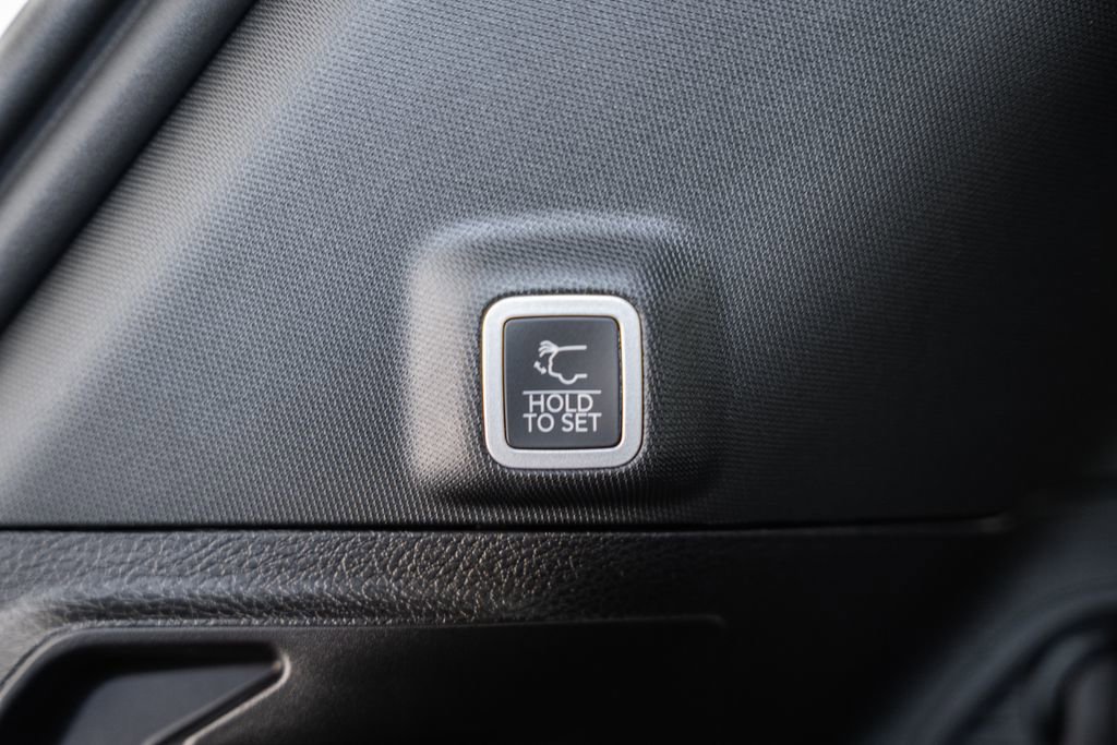 New 2025 Jeep Grand Cherokee Laredo X w/ Luxury Tech Group I image 11