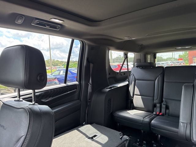 Used 2023 GMC Yukon XL Denali AWD/4WD image 32