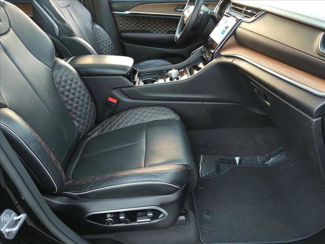 Used 2022 Jeep Grand Cherokee L Summit w/ Luxury Tech Group V image 22