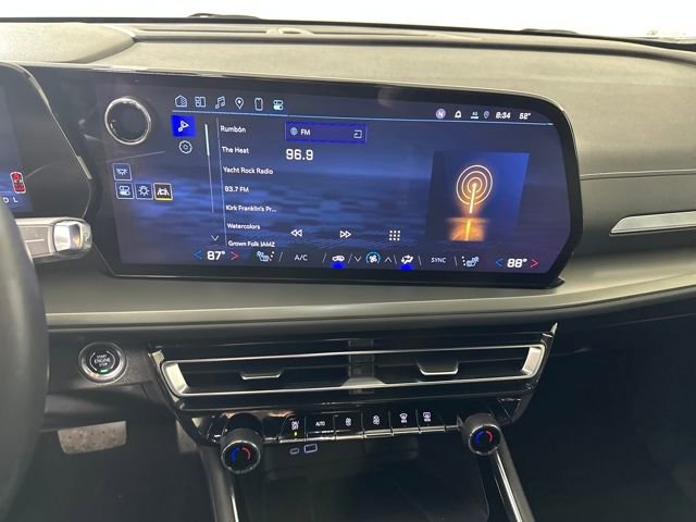 Used 2025 Chevrolet Traverse LT image 21