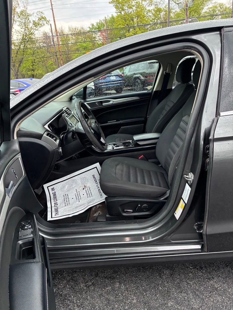 Used 2018 Ford Fusion SE w/ Fusion SE Technology Package FWD image 23