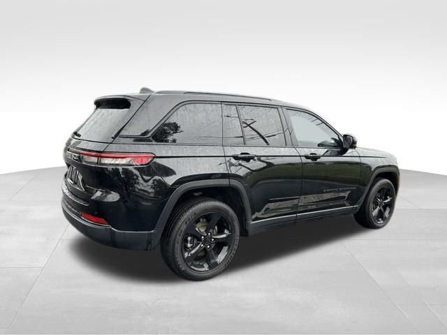 Used 2023 Jeep Grand Cherokee Altitude image 7