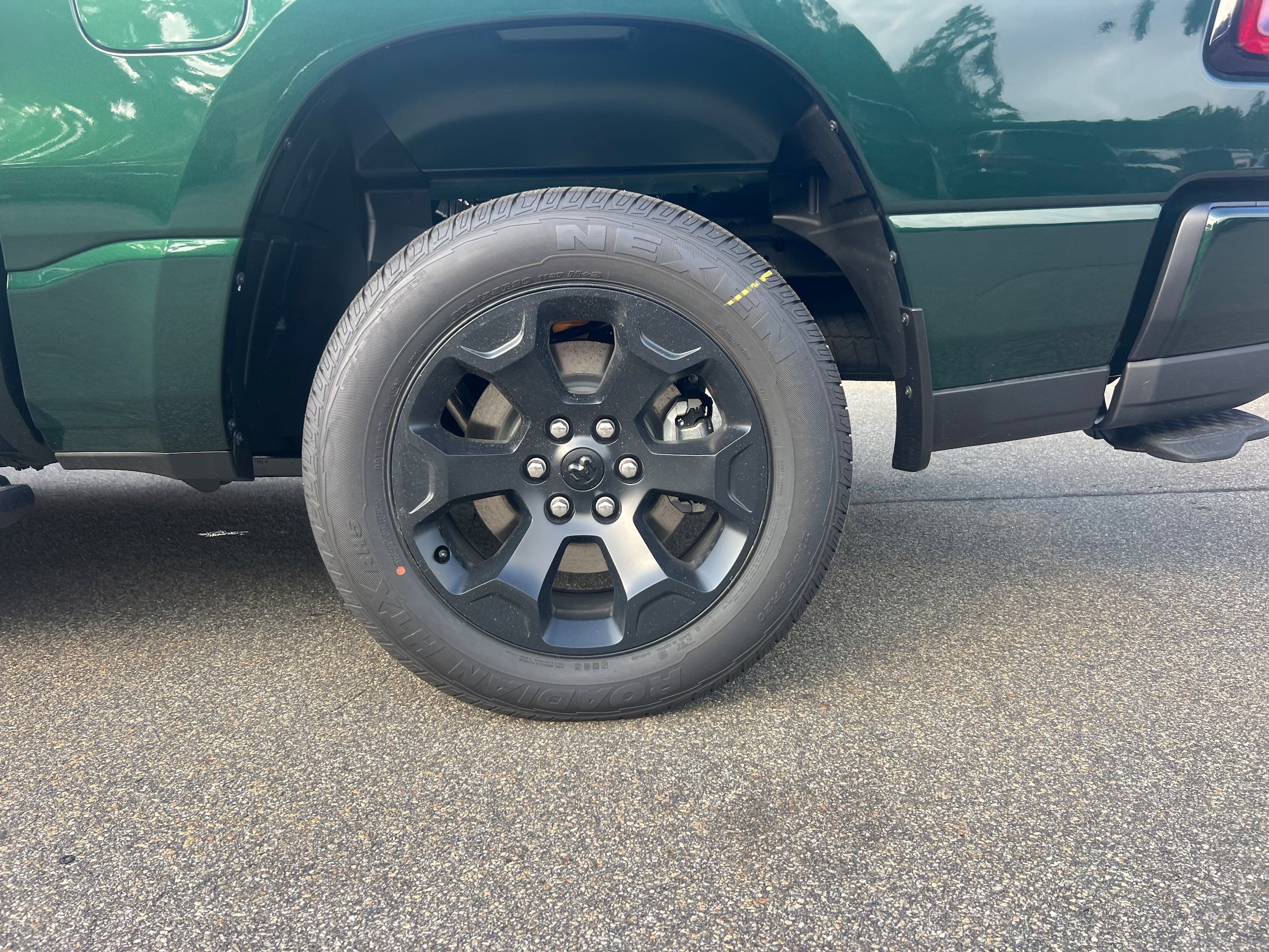 New 2026 RAM 1500 Express AWD/4WD image 9