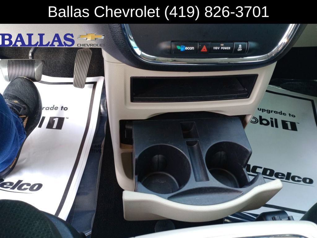 Used 2012 Chrysler Town & Country Touring image 15