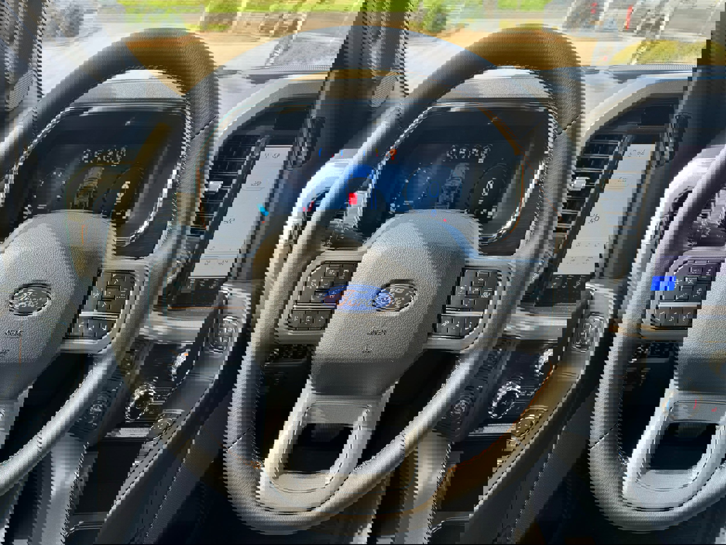 New 2025 Ford F150 Lariat w/ Equipment Group 501A Mid image 17