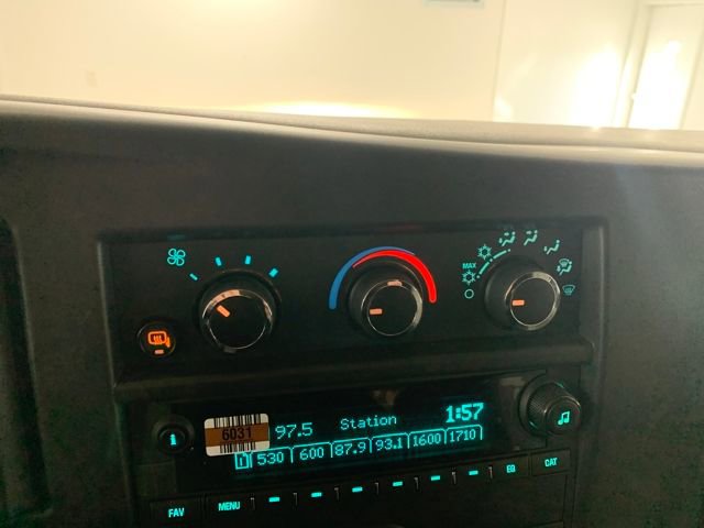 New 2025 Chevrolet Express 3500 Work Van w/ Driver Convenience Package image 33