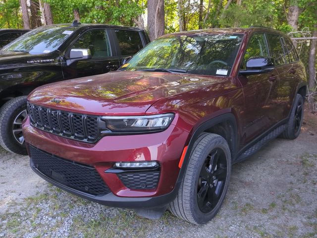 Used 2023 Jeep Grand Cherokee Limited w/ Luxury Tech Group II AWD/4WD image 2