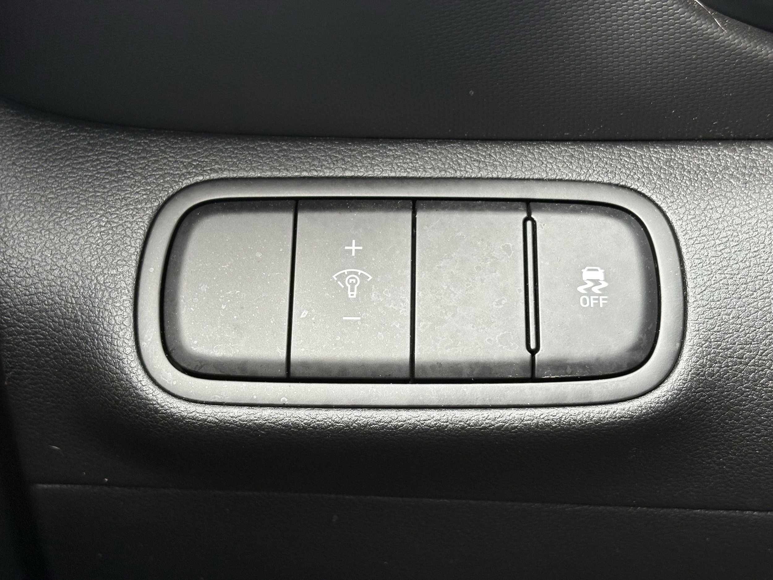 Used 2024 Hyundai Venue Limited image 18