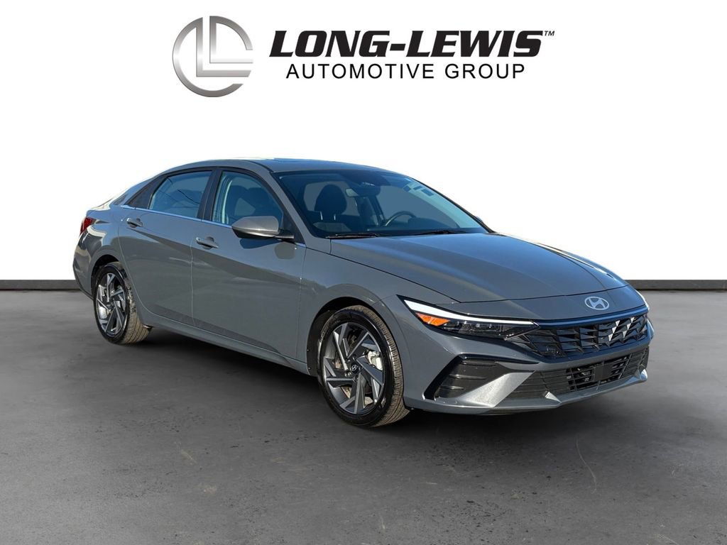 Used 2024 Hyundai Elantra SEL w/ Convenience Package image 10
