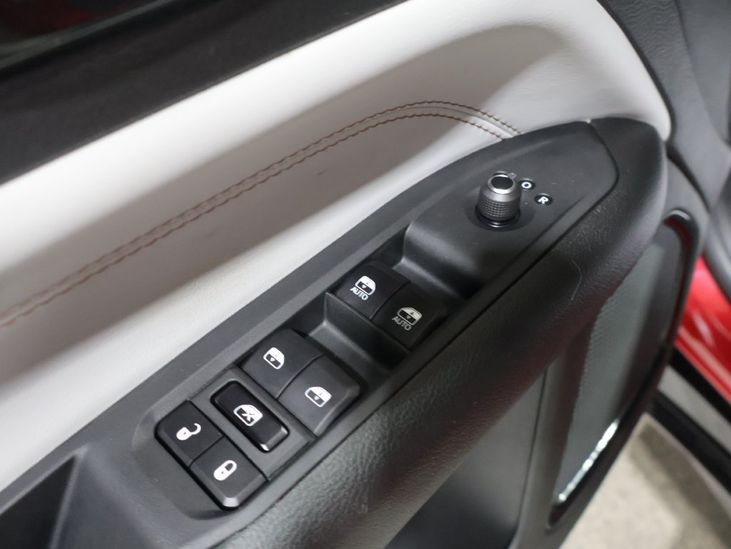 Used 2023 Jeep Compass Limited w/ Elite Group AWD/4WD image 13