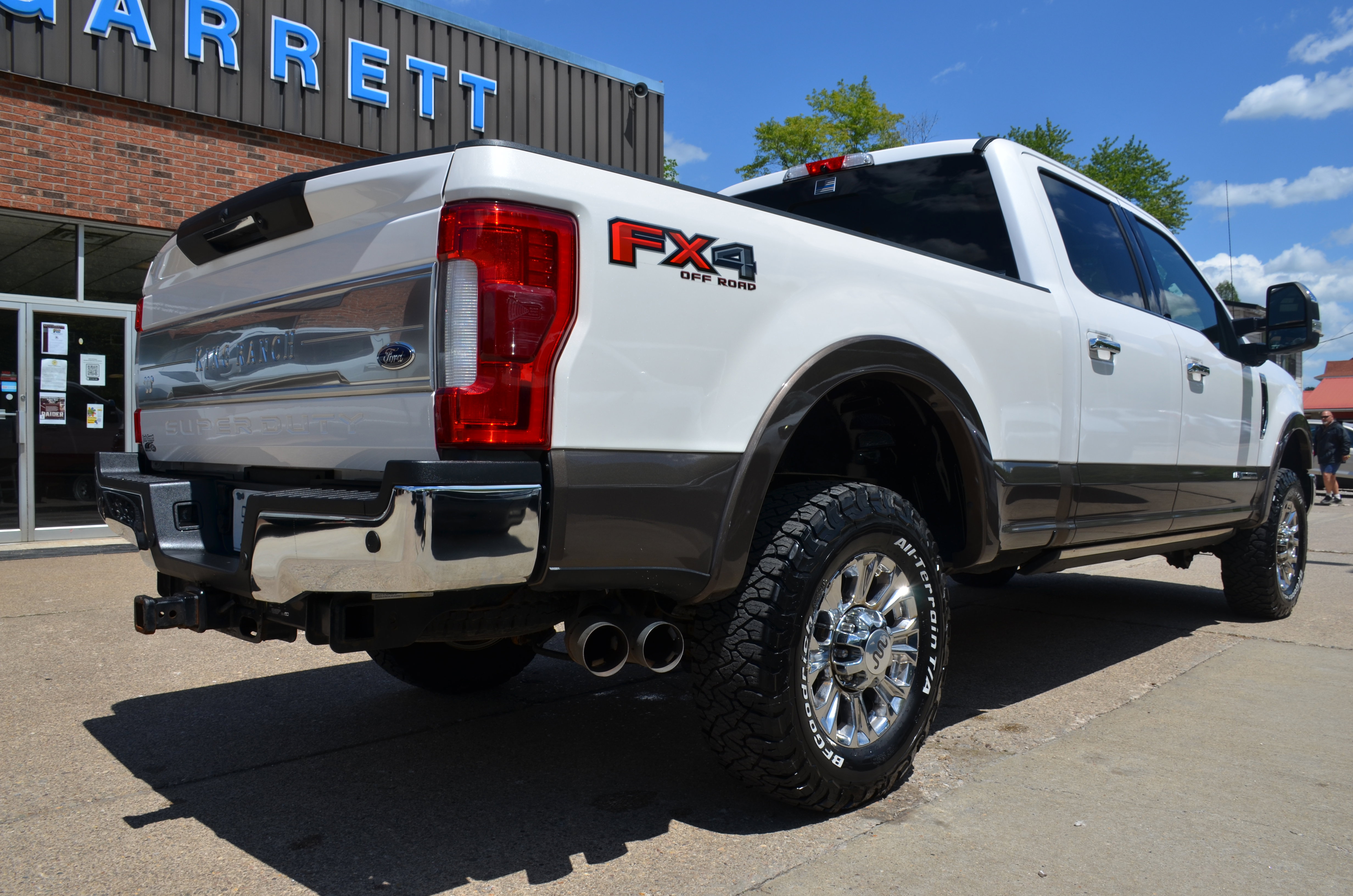 Used 2017 Ford F250 King Ranch w/ King Ranch Ultimate Package AWD/4WD image 3