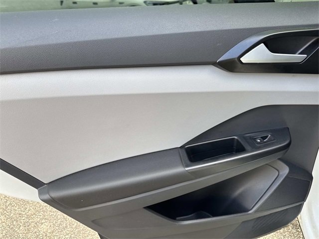 Certified 2023 Volkswagen Taos SE w/ Black Wheel Package image 9