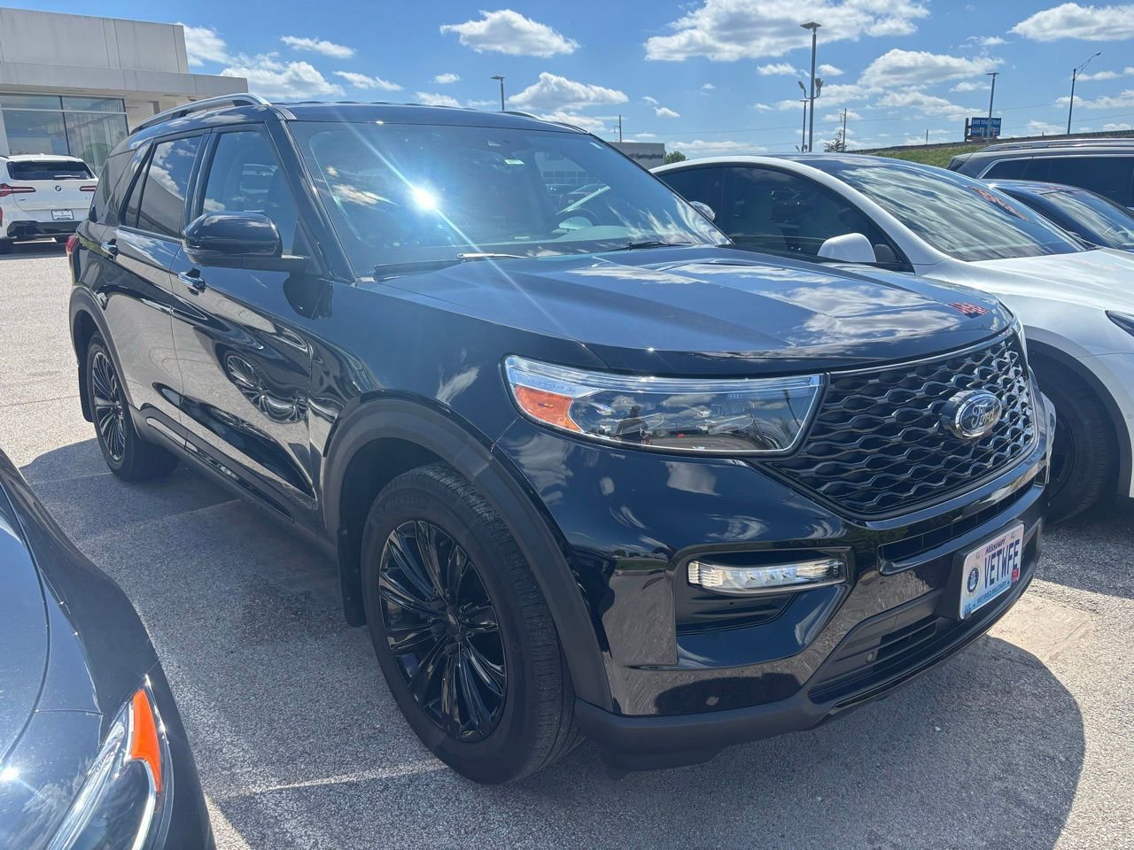 Used 2021 Ford Explorer Limited w/ Equipment Group 301A AWD/4WD image 2