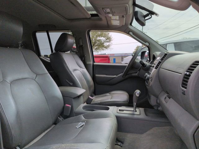 Used 2011 Nissan Frontier SL w/ Moonroof Pkg image 17