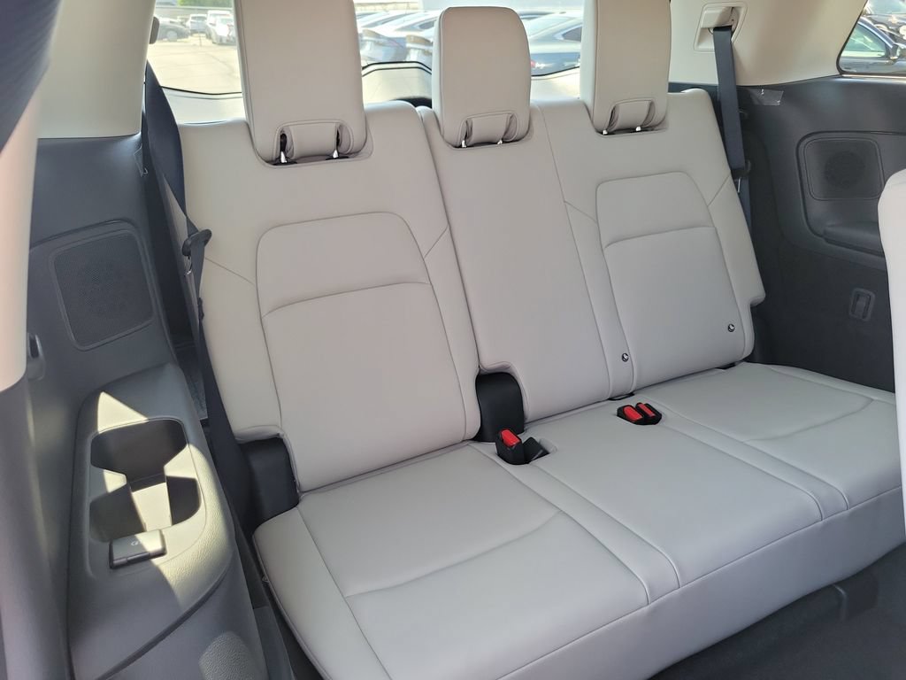 New 2026 Nissan Pathfinder SL w/ SL Premium Package (P04) FWD image 17