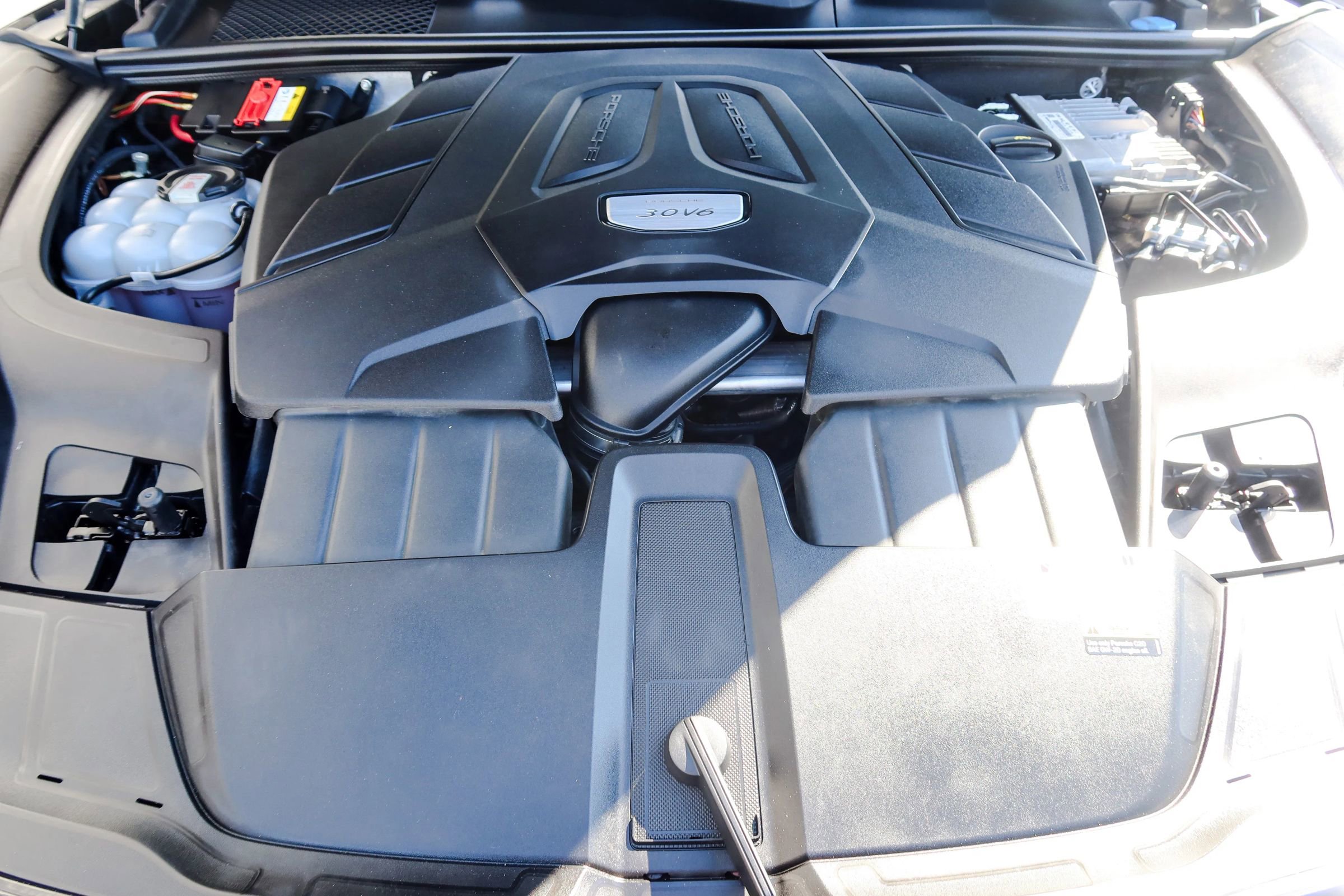 Used 2021 Porsche Cayenne AWD/4WD image 31